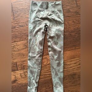 Women’s Gymshark Adapt Camo Seamless Leggings size Small